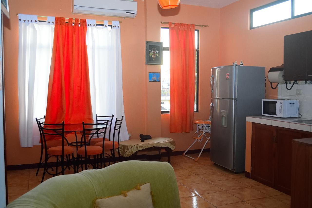 Tintorera Guest House Puerto Ayora  Exterior photo