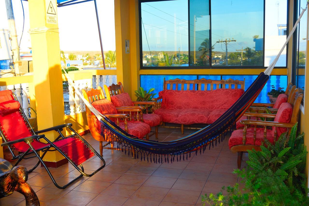 Tintorera Guest House Puerto Ayora  Exterior photo