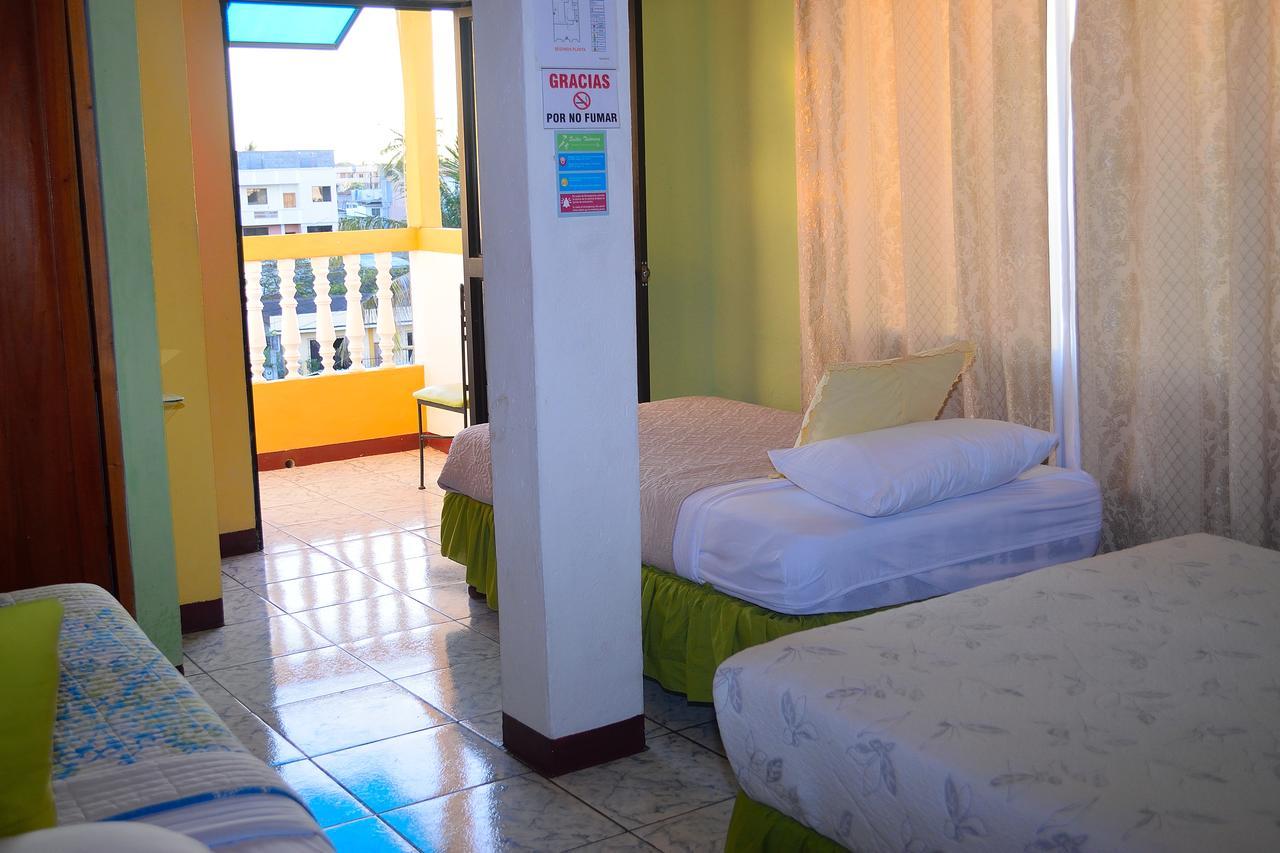 Tintorera Guest House Puerto Ayora  Exterior photo