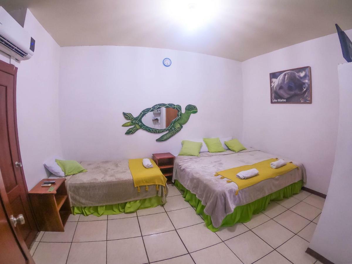 Tintorera Guest House Puerto Ayora  Exterior photo