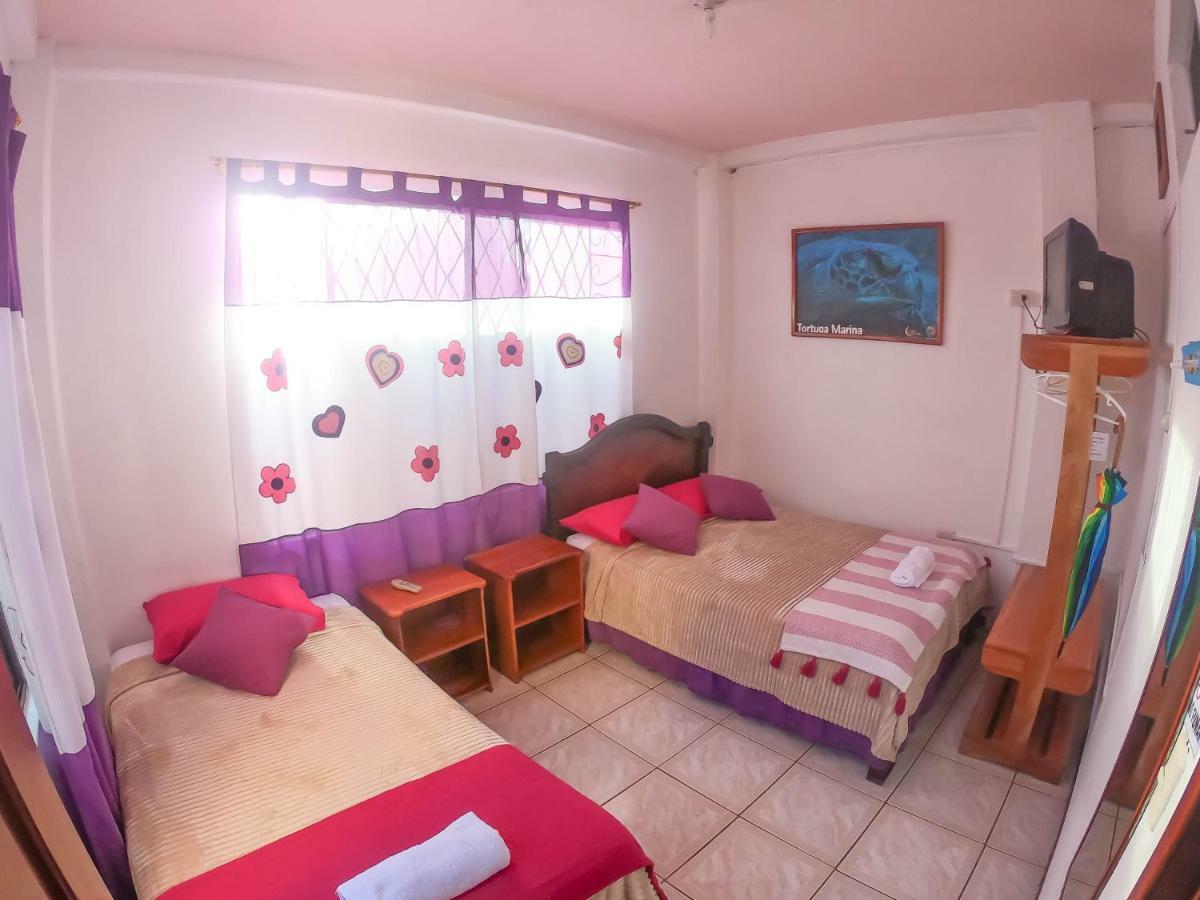 Tintorera Guest House Puerto Ayora  Exterior photo