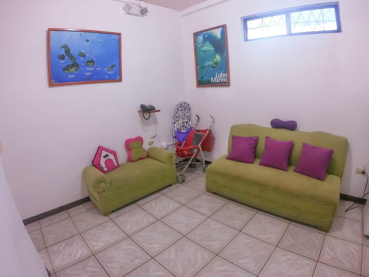 Tintorera Guest House Puerto Ayora  Exterior photo