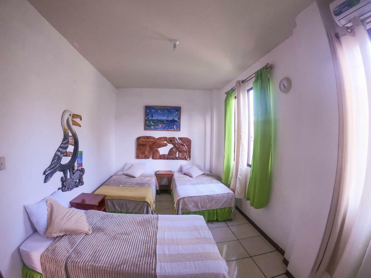 Tintorera Guest House Puerto Ayora  Exterior photo
