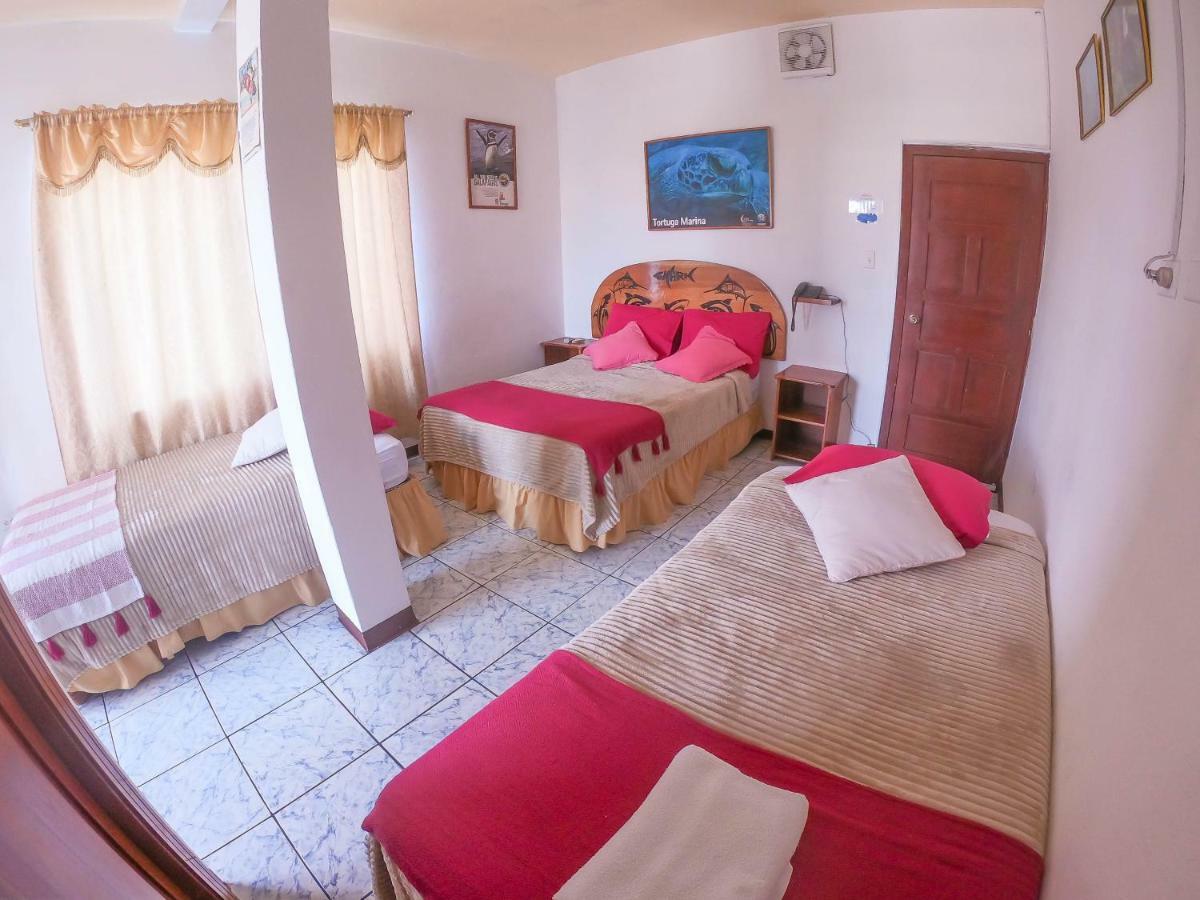 Tintorera Guest House Puerto Ayora  Exterior photo